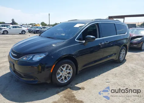 2021 Chrysler Voyager Lxi z USA, uszkodzony, nr VIN 2C4RC1DG1MR534650